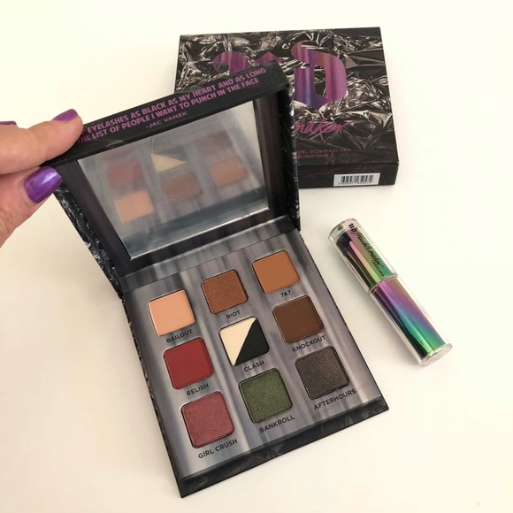 Urban decay troublemaker eyeshadow palette - Picture 3 of 4